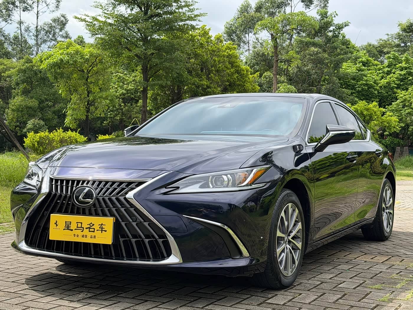 Lexus ES