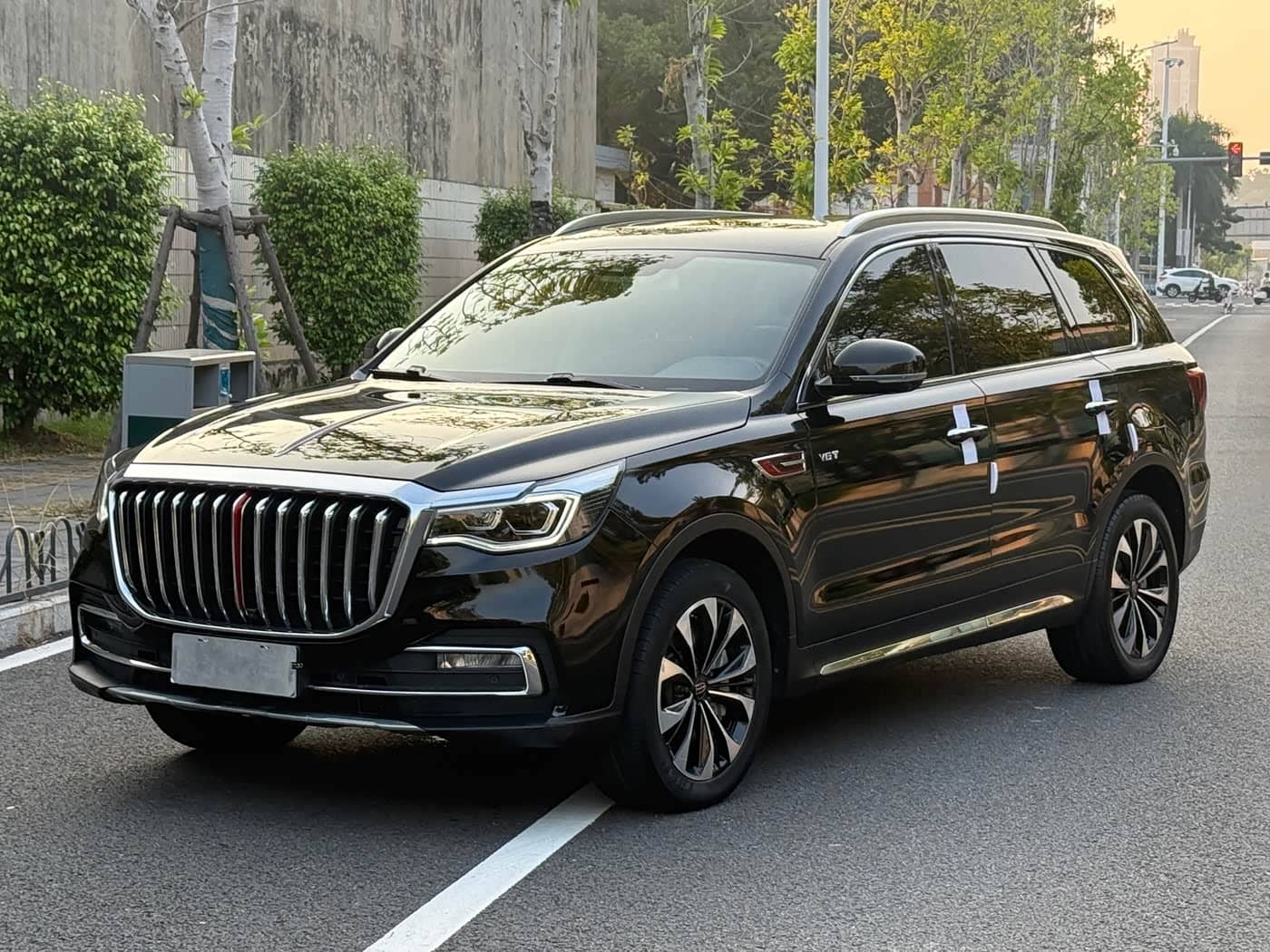 Hongqi HS7