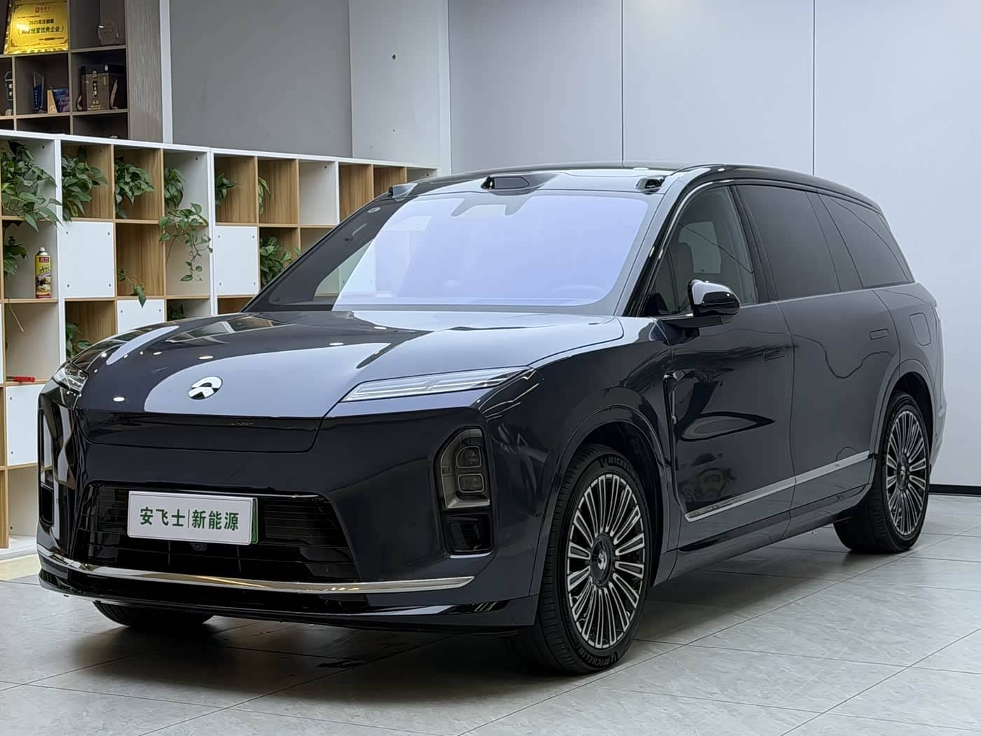 NIO ES8