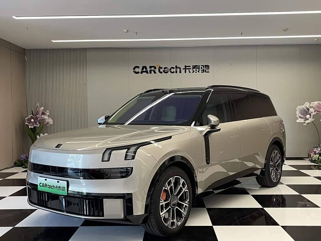 Lynk & Co 900