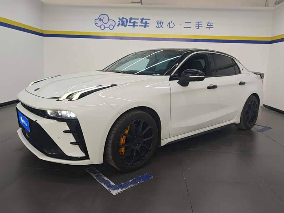 Lynk & Co 03