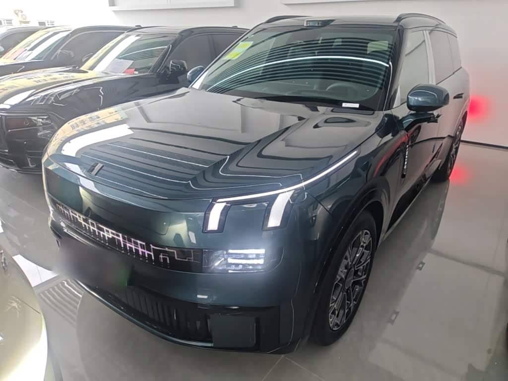 Lynk & Co 900