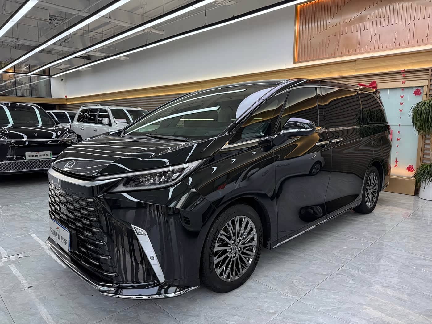 Lexus LM