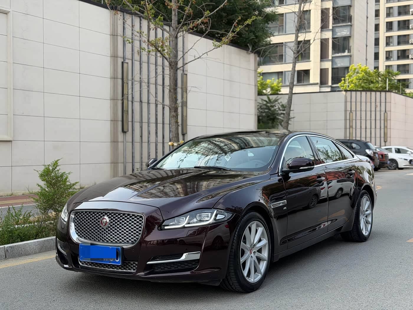Jaguar XJ