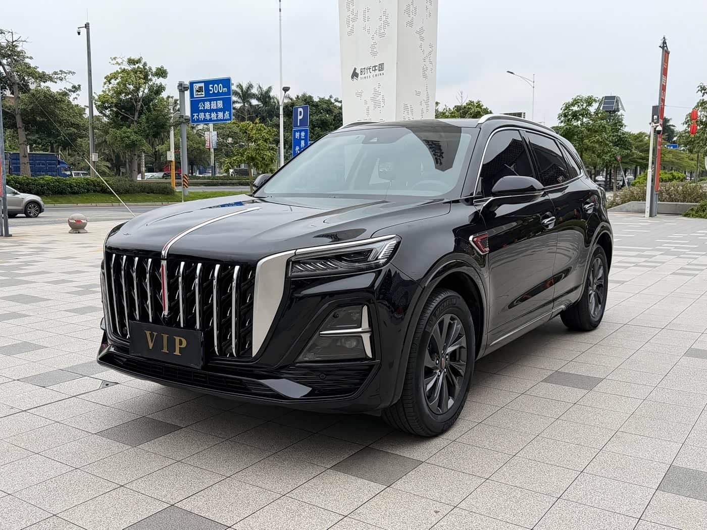 Hongqi HS5