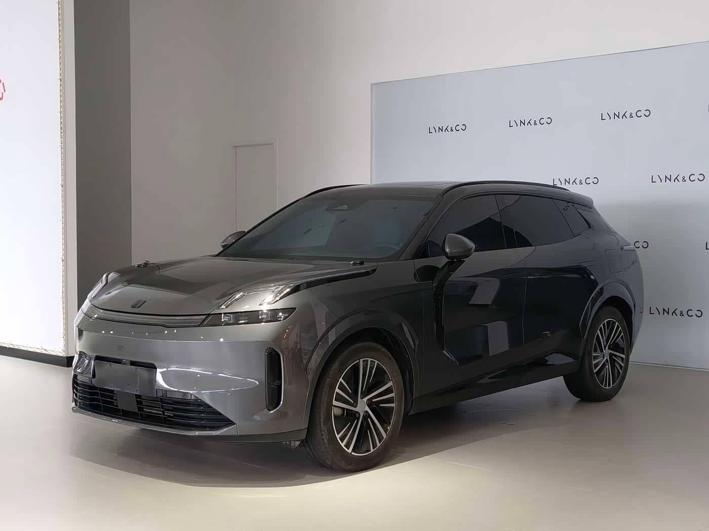 Lynk & Co 08 EM-P