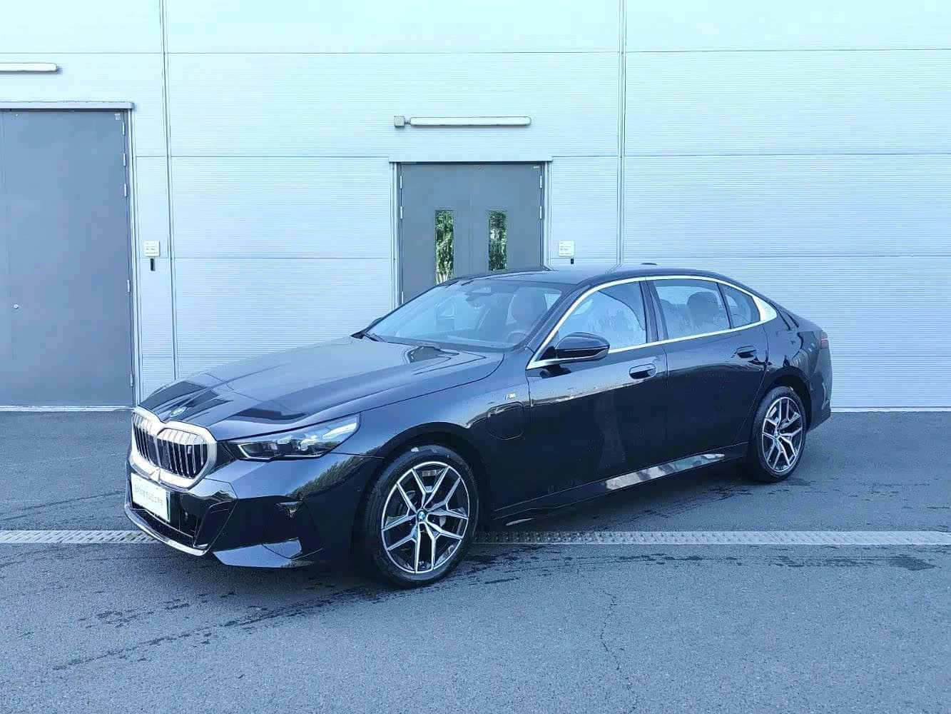 BMW i5