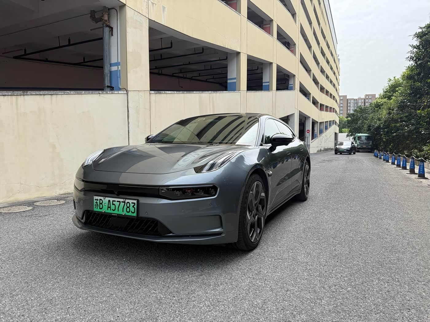 ZEEKR 001