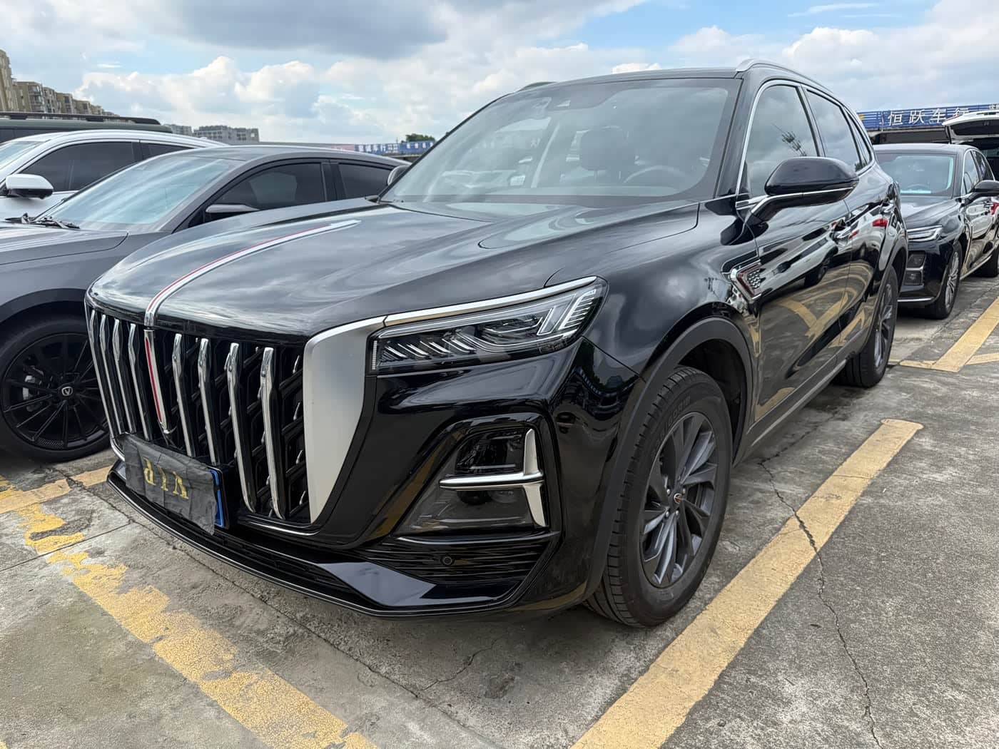 Hongqi HS5