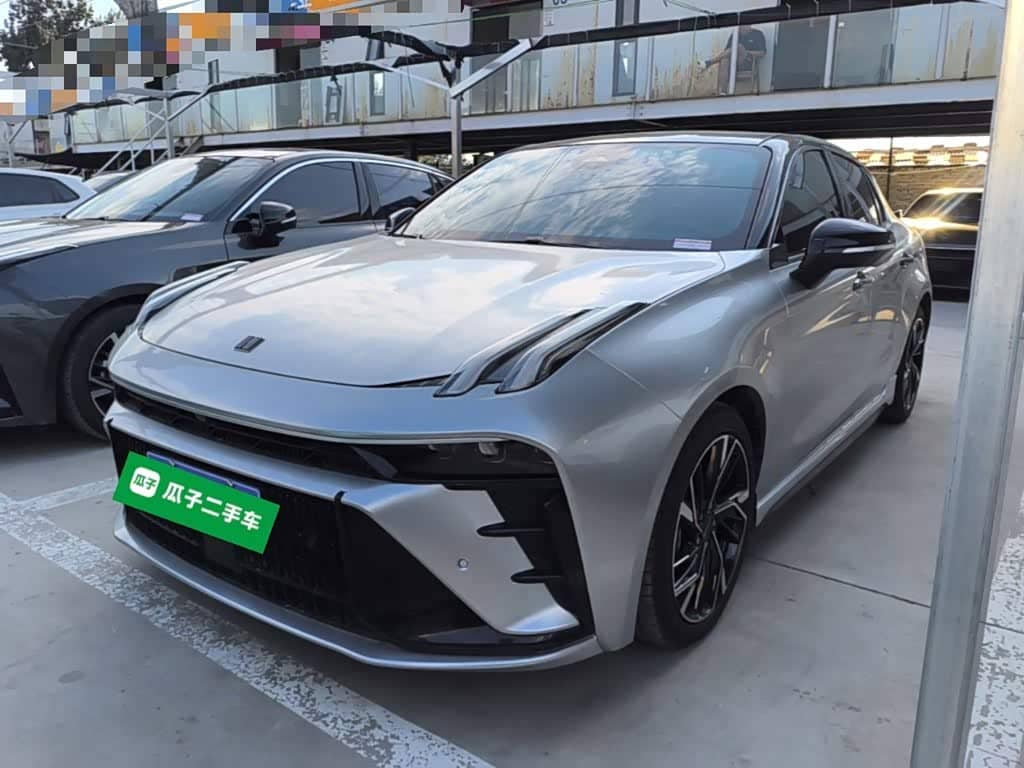 Lynk & Co 03