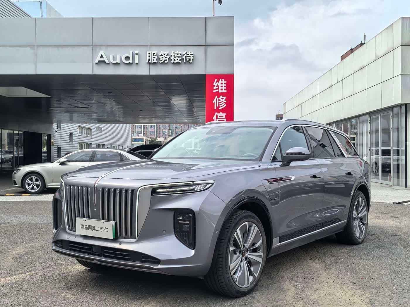 Hongqi E-HS9