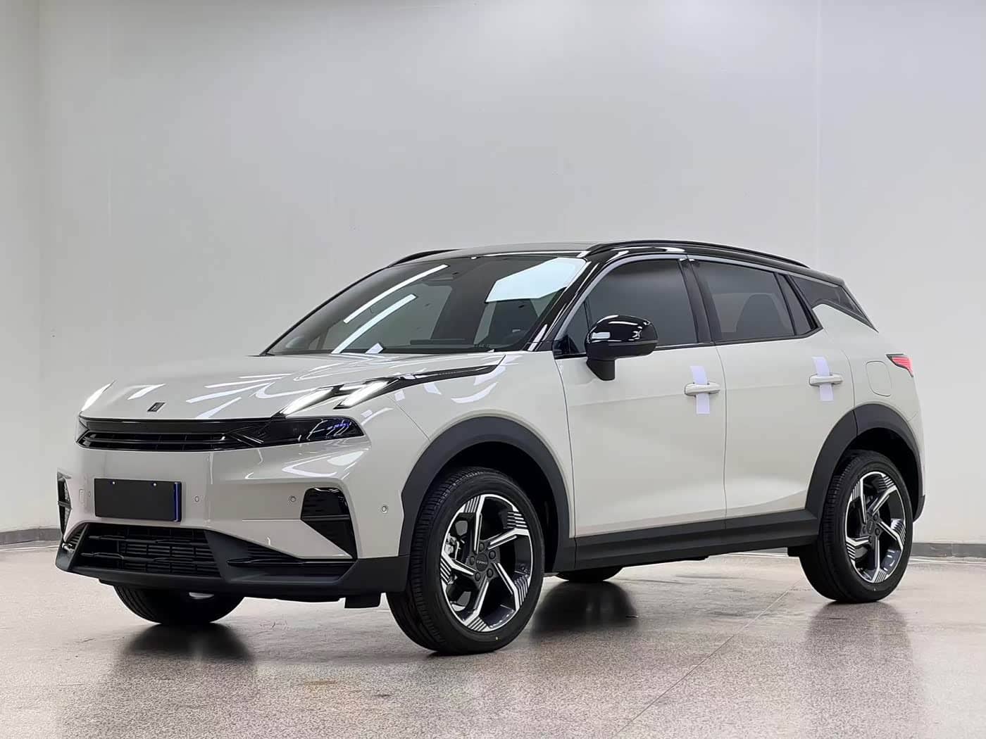 Lynk & Co 06