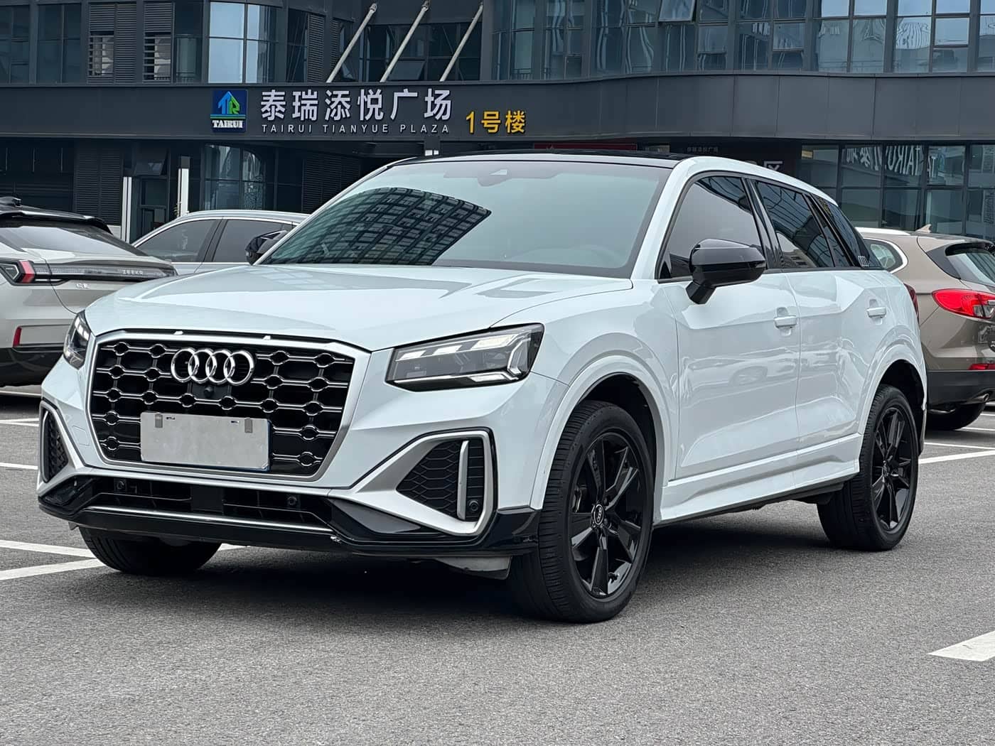 Audi Q2L