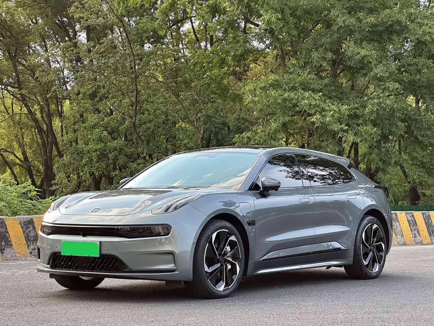 ZEEKR 001