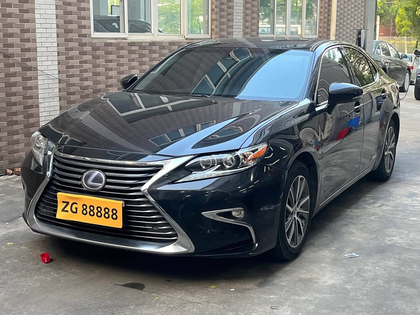 Lexus ES