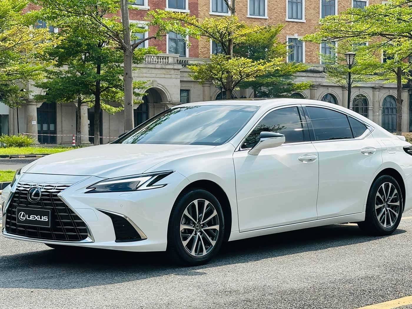 Lexus ES