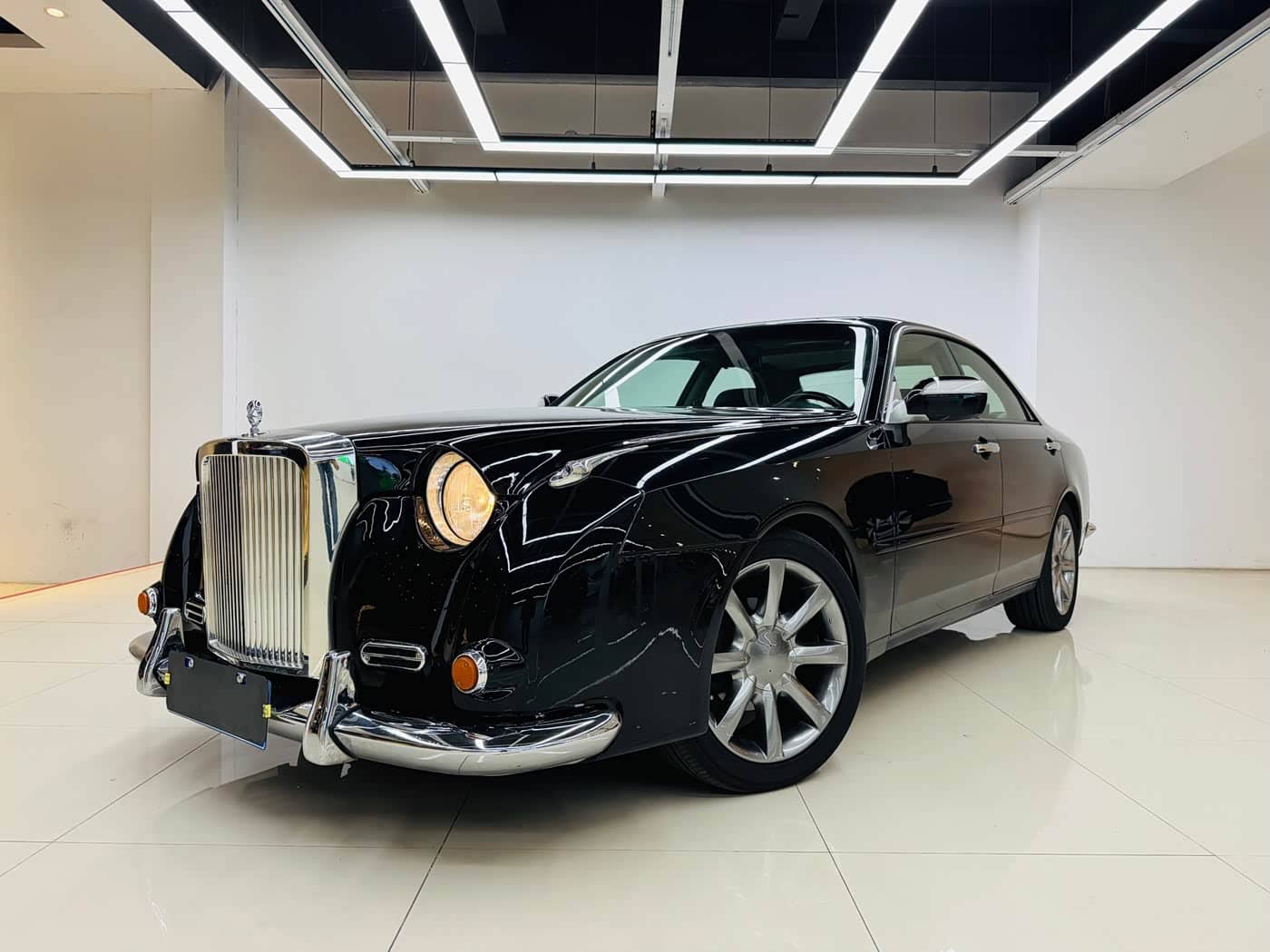 Mitsuoka Gloria