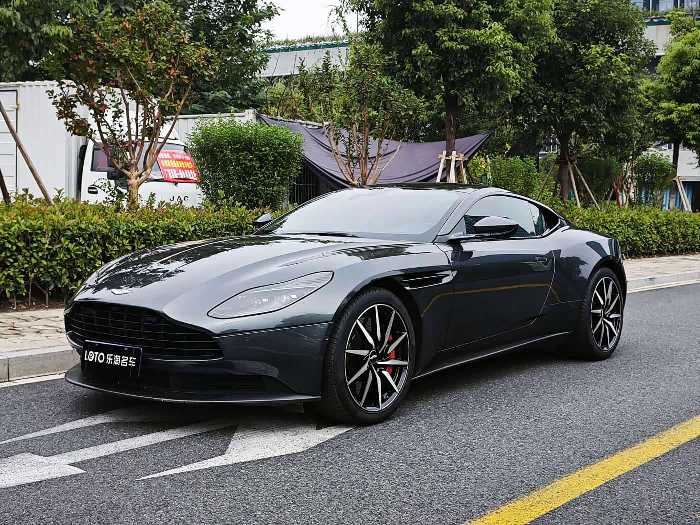 Aston Martin DB11