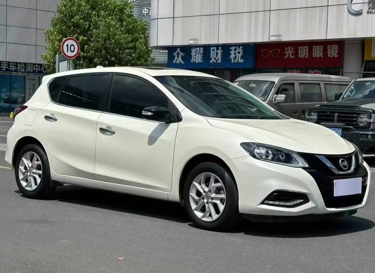 Nissan tiida